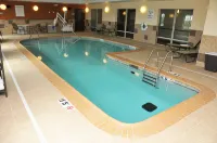 Holiday Inn Express & Suites CLINTON by IHG - Swimmingpools