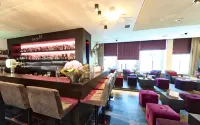 Hotel Platzhirsch - 酒吧