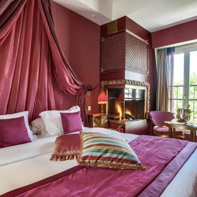 Villa Royale Hotels near Montmartre