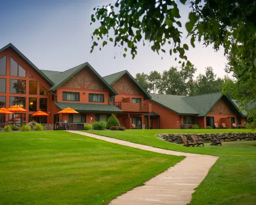 Holiday Inn Express & Suites HAYWARD by IHG Hotels in Sawyer County