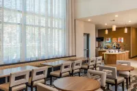 Staybridge Suites CHARLOTTESVILLE AIRPORT by IHG - Bữa sáng