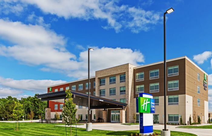Holiday Inn Express & Suites Parsons by IHG