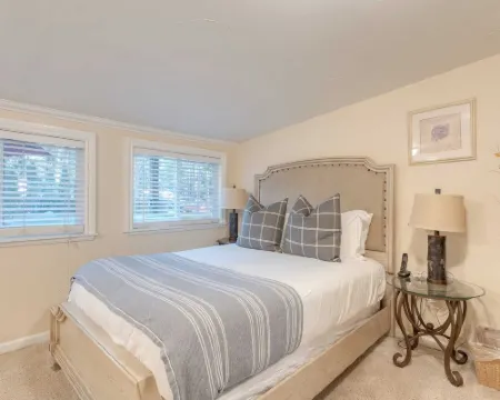 Lake Star by AvantStay Hot Tub Walk to Beach Hotels in Kings Beach