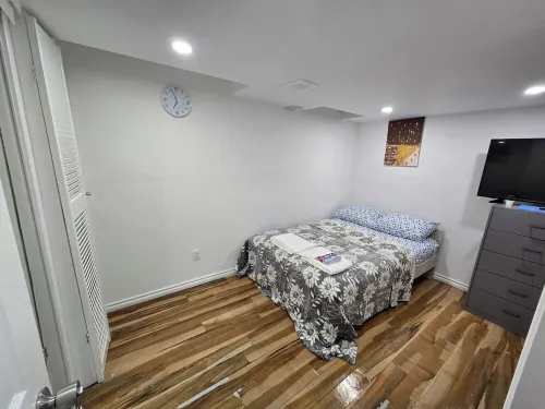 Clean precious house Hotels in Ajax