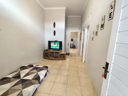 Mutiara Homestay by Slamet Отели в г. Cibeureum