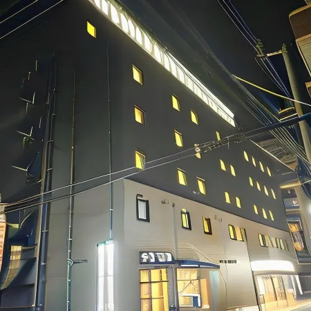 HOTEL LiVEMAX Takamatsu Eki Mae Отели рядом с достопримечательностью «Башня Символ»