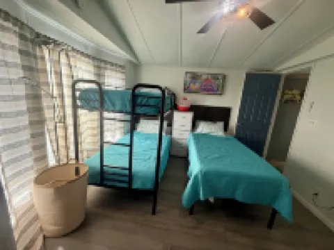 Charming 2-bedroom mobile home with WiFi and AC in Okeechobee Hôtels à : Okeechobee