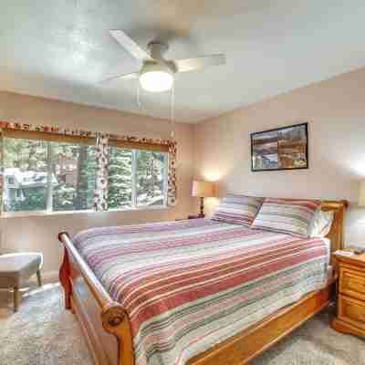 5 Mi to Mammoth Mtn Ski Area: Condo w/ Views! Rooms