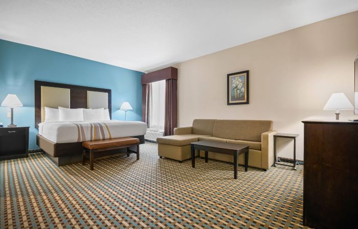 La Quinta Inn & Suites by Wyndham Stonington-Mystic Area