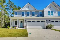 Townhome w/ Pool! 7 Mi to Ocean Isle Beach - 3 estrellas