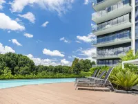 1-Bed with Amazing Views, Pool, Gym, BBQ & Parking