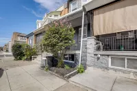 Private Backyard Jawn! Multi-level Philly Rowhouse - Country Houses