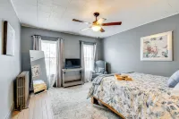 < 2 Mi to Hospitals & University: South Wedge Apt! - 3-Star