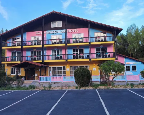 Schlagerschloss Hotel Hotels in Eisfeld