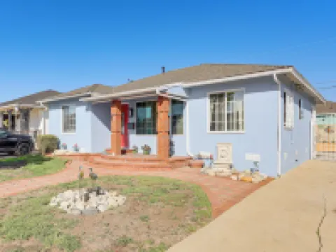 Stylish Home Near Sofi Stadium, LAX & Long Beach Hotels in Compton