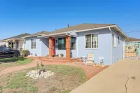 Stylish Home Near Sofi Stadium, LAX & Long Beach