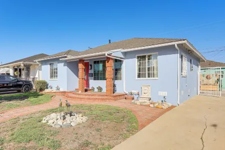 Stylish Home Near Sofi Stadium, LAX & Long Beach