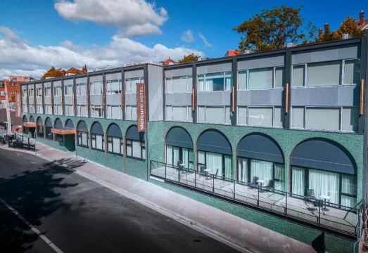 2. 머큐어 론서스턴..