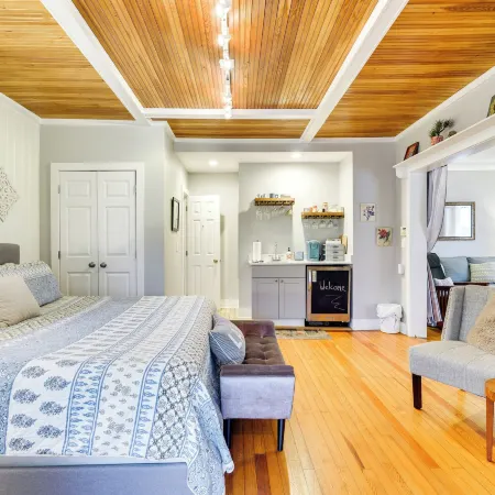 Historic Bemus Point Studio w/ Porch: Walk to Lake