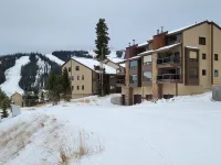 Ski In/Ski Out, 3 BR/3BA  Condo, Hot Tub, Fireplace in Big Sky Mountain Village - バルコニー