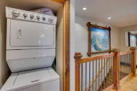 Bright Downtown Telluride Condo - Steps to Lift! - parkir