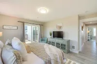 Pet-Friendly Retreat w/ Fenced Yard, Walk to Beach - Homestays