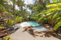 Noosa Outrigger Beach Resort - Beach