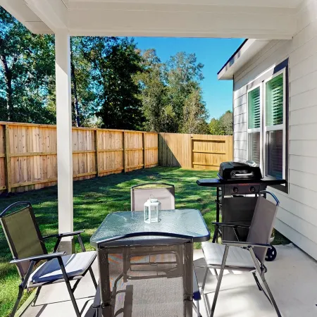Patio Dining & Yard: Porter Escape, 3 Mi to Golf