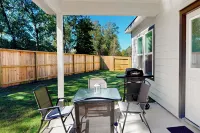 3BR Home: Dog Friendly w/ Yard & Patio Hotels in Porter