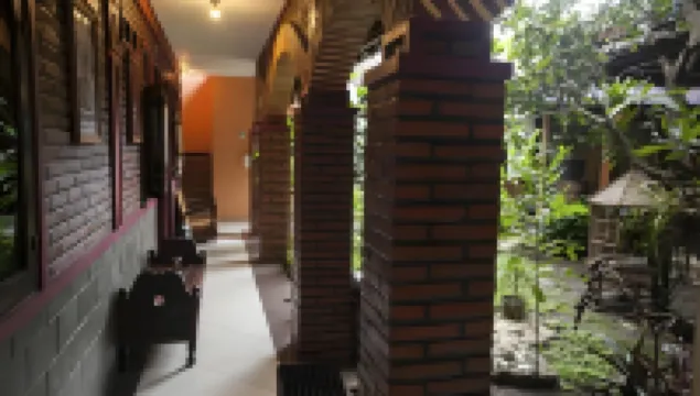 Omah Wetan Homestay Hotels in Kedungkandang
