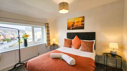 Gellionen - 2 Bedroom House - Clydach Hotels in Mawr