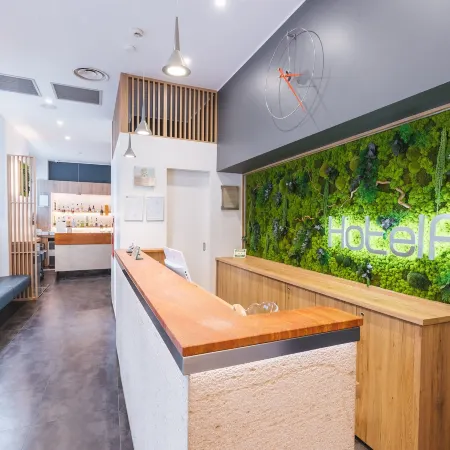 Hotel Five Отели рядом с достопримечательностью «Порта Романа»