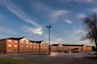 Days Inn & Suites by Wyndham des Moines Airport Hôtels à : 