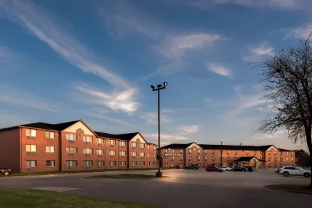 Days Inn & Suites by Wyndham des Moines Airport