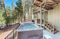 4BR Home w/ Spa, Bar, Home Gym, Decks, Near Lake - balcony