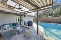 2 Mi to Galleria Dallas: Group Retreat w/ Yard!