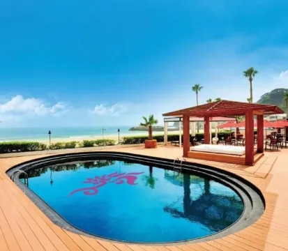 Sayan露台度假飯店