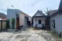 OYO 95109 Eksis Homestay Syariah - parcheggio