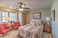 Renovated Riverfront Retreat w/ Deck & Grill! - balcon