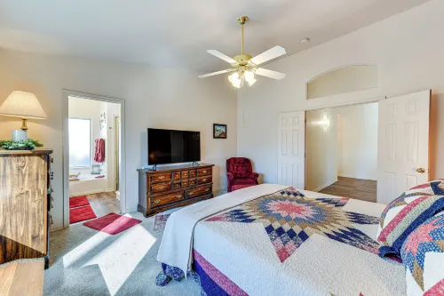 2 Mi to Dtwn! Family Home w/ Game Room in Chandler - Homestays