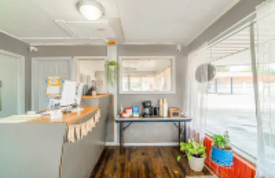 OYO Holiday Capri Motel & RV Park โรงแรมใน