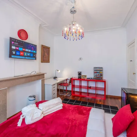 Euro Edens Cosy Historic Home in Brussels Jacuzzi, Garden, Central Location Отели в г. Иксель