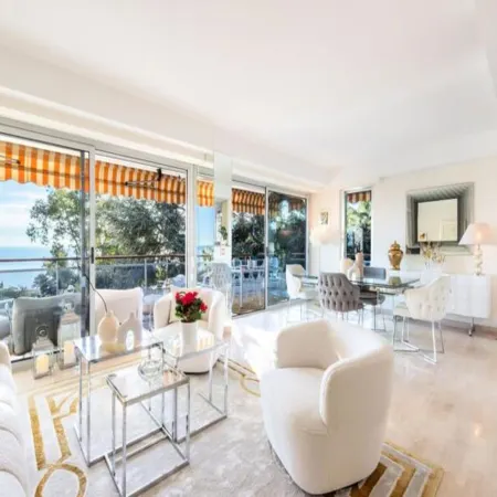 Apartment in Golfe-Juan with Sea View