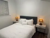 2-bedroom apartment just 2 minutes drive to Wrigley Field 住宿飯店