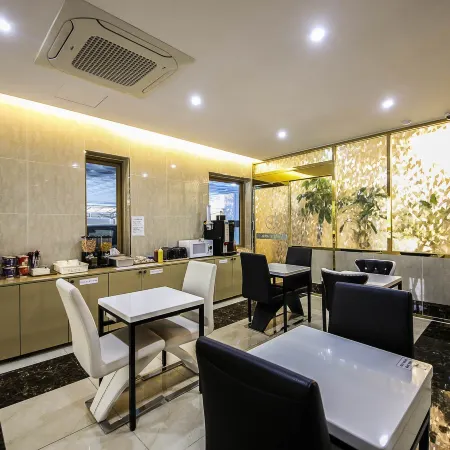 Cygnus Hotel