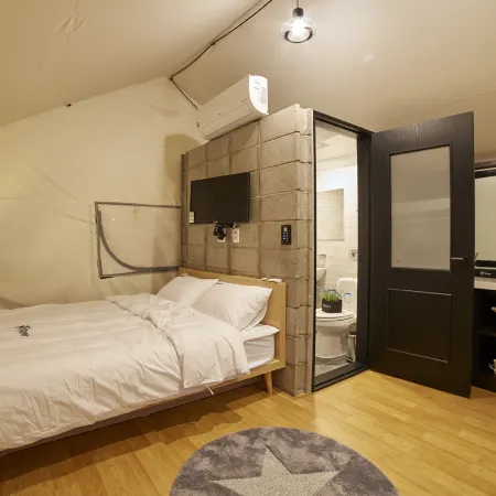 Damyang Queens Castle Spa Pension & Glamping