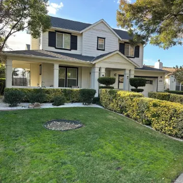 Spacious cozy Oasis retreat with private pool  Backyard