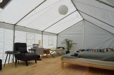 Wild Glamping in the Vienna Alps Hotel di 