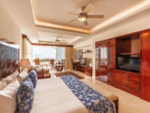 グランド ミラマー オール ラグジュアリー スイーツ & レジデンシーズ プエルト・バヤルタのホテル