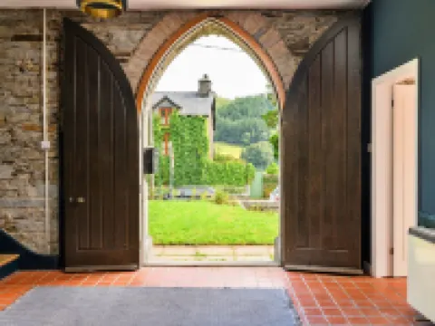 5 Bedroom Holiday Home in Dinas Mawddwy, No Deposit Hotels in Machynlleth